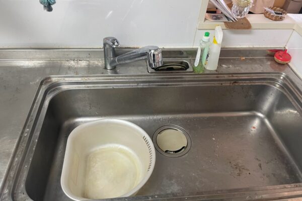キッチンクリーニング 日進市 シンクの水アカ除去前